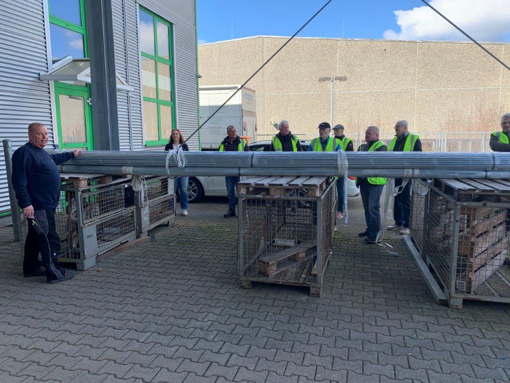 Einspeisung der angelieferten Rohre zur Säge